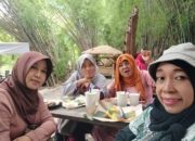 Puluhan Tahun Terpisah, Alumni SMSR 90 Surabaya Pecah Tangis Haru Bertemu Kembali