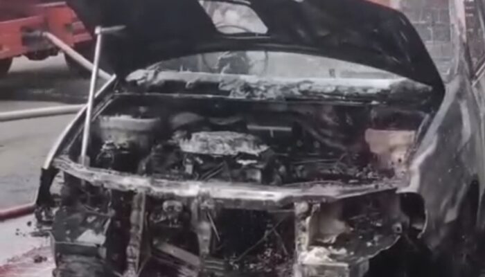 Diduga Korsleting, Mobil Karnival di Bendilwungu Tulungagung Terbakar Hebat dalam Hitungan Menit