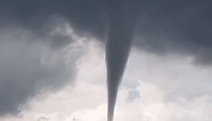 Mencekam! Puting Beliung Berputar-putar di Ngunut Tulungagung, Warga Cemas Tragedi Sumberjo Terulang