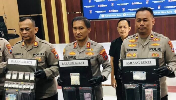 Blitar “Bersih-Bersih” Narkoba: 5 Pengedar Diciduk, Ribuan Pil Setan dan Sabu Disita!