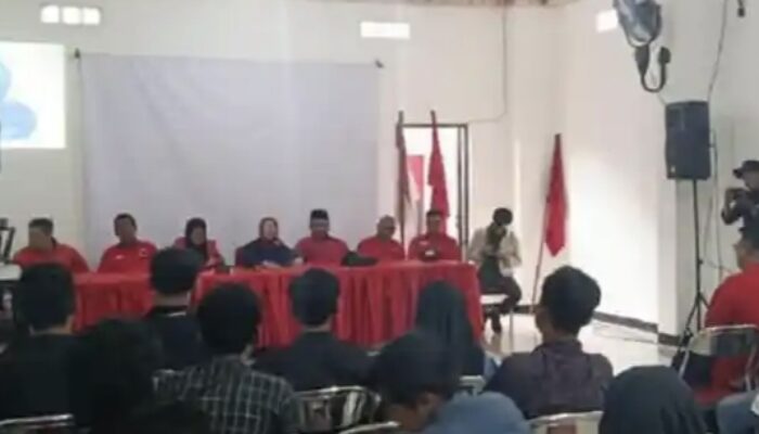 Mahasiswa Tulungagung “Gerebek” PDIP: Pilkada Lewat DPRD Itu Penindasan Kedaulatan Rakyat!