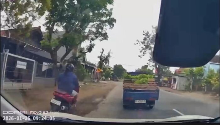 Gagal Gondol Kalung! Jambret di Campurdarat Kocar-kacir Diterjang Mobil Warga