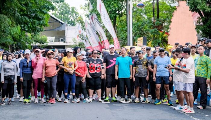 Ratusan Pelari Padati Kota, Komunitas Tulungagung Gelar ‘Farewell Run Pak Taat’ Penuh Haru