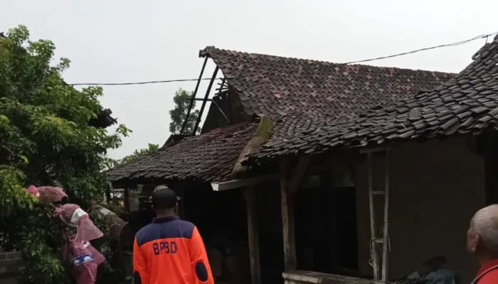 22 Rumah Warga Tanen Tulungagung Diterjang Angin Kencang di Penghujung 2025