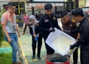 Bersih-Bersih Barang Bukti Kejahatan, Kejari Tulungagung Musnahkan Ratusan Ribu Pil Koplo dan Miras