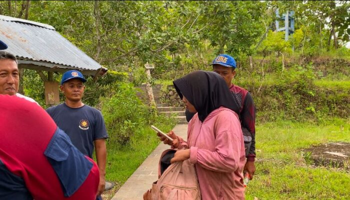 Terjebak ‘Kepungan’ Kera Liar di Gunung Budeg, Tiga Remaja Putri Dievakuasi Tim Baruna Damkar Tulungagung