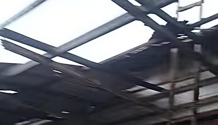 Puting Beliung Terjang Desa Suwaru Bandung Tulungagung, Atap Rumah Warga Beterbangan!