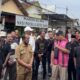 Ratusan Massa 212 Kepung Kantor Kecamatan Rejotangan Tulungagung, Tuntut Nyawa Pengendara Tak Melayang di Jalan Rusak