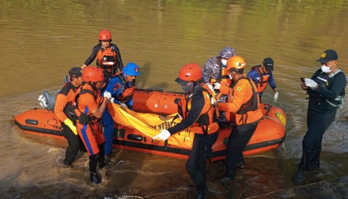 TRAGEDI PANTAI SINE TULUNGAGUNG: Setelah 3 Hari Pencarian, Pemuda Asal Malang Ditemukan Tak Bernyawa di Balik Karang