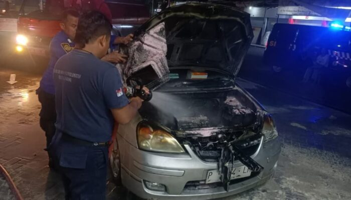 Mobil Terbakar di SPBU Karangwaru Tulungagung Saat Penumpang Tertidur Lelas, Nyaris Berakhir Tragis