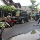 Cegah Korban Jiwa, Satlantas Polres Trenggalek Tandai 52 Titik Jalan Berlubang dengan Cat Fosfor