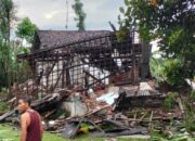 TULUNGAGUNG DISAPU PUTING BELIUNG: Puluhan Rumah di Ngunut dan Sumbergempol Rusak, Satu Rumah Roboh!