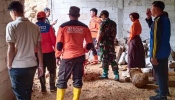 TRENGGALEK SIAGA! Tebing Longsor Hantam Rumah Warga Panggul