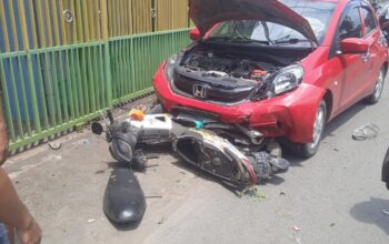 Breaking News! Detik-detik Kecelakaan di Boro Tulungagung : Honda Brio Hantam Motor Saat Hendak Belok
