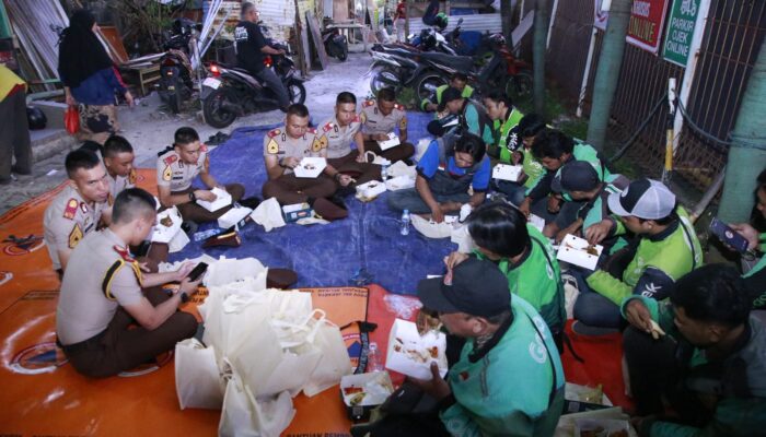 Taruna Akpol Gelar Penyuluhan Mudik Aman dan Sosialisasi Layanan 110 di Daan Mogot