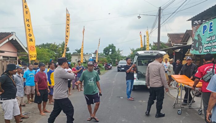 Diduga Oleng, Scoopy Hantam Vega R di Tulungagung, 3 Orang Dilarikan ke Rumah Sakit