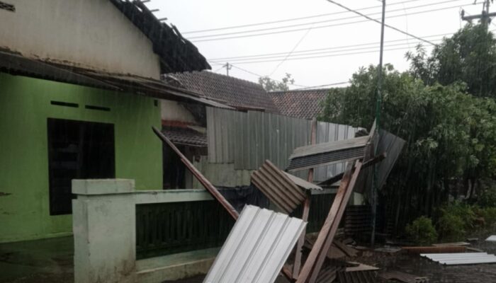 Puting Beliung Terjang Sambirobyong Tulungagung, Empat Rumah Warga Dilaporkan Rusak