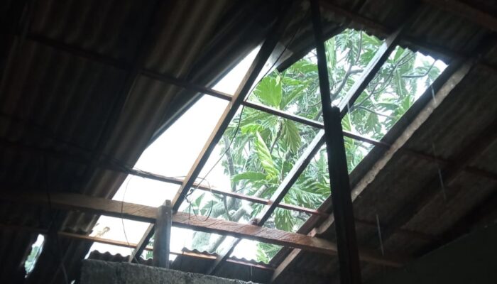 Tulungagung Dikepung Puting Beliung: 7 Desa di 4 Kecamatan Luluh Lantak, 72 Rumah Rusak