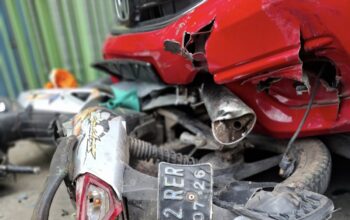 Pemotor Lansia Diseruduk Honda Brio di Boro Tulungagung 