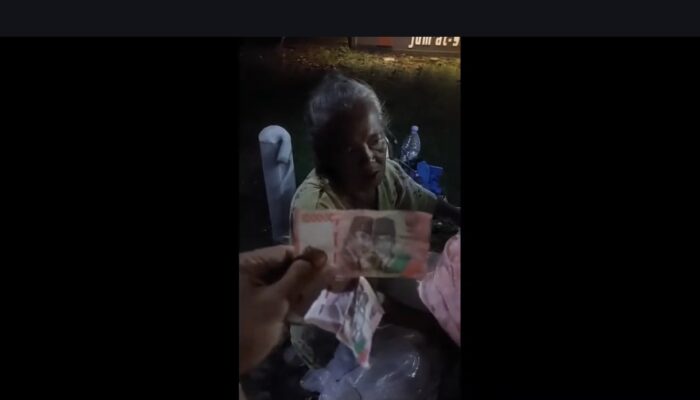Malangnya Nenek Penjual Kerupuk di Blitar, Dibayar dan Ditukar Uang Palsu oleh Pembeli