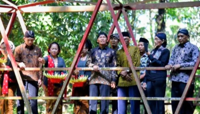 Melestarikan Adat, Membangun Ekonomi: Tradisi Ulur-Ulur Telaga Buret Jadi Ikon Wisata Baru Tulungagung