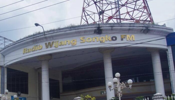 99.00 MHz Menuju Senyap: Air Mata Iringi Pamitnya Radio Wijang Songko Kediri