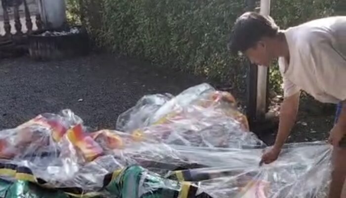 GEGER! Balon Udara Raksasa Jatuh dan Meledak di Atap Rumah Warga Besuki Tulungagung