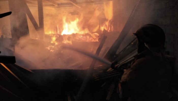 Kebakaran Mebel di Sendang Tulungagung, Kayu Jati 10 Kubik Ludes Dilalap Api