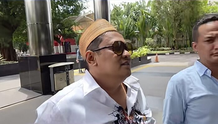 Sempat Mangkir, Bos Tembakau Madura Haji Her Akhirnya ke KPK: Ngaku Inisiatif Sendiri!