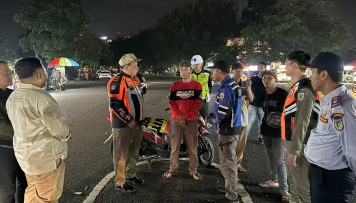 Tim Gabungan Sisir Parkir Liar di Simpang Lima Gumul Kediri, Tiket Ilegal Jadi Bukti Pungli