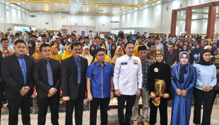Ribuan Pelajar Trenggalek ‘Serbu’ EBY Edu Fair 2026, Ibas Bakar Semangat Siswa: Bermimpilah Tinggi!