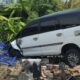 Sopir “Mimpi” Saat Mengemudi, Mobil Mewah Nyelonong Masuk Makam di Jeli Tulungagung