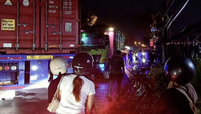 Kecelakaan Maut Truk Peti Kemas vs Pick Up di Tulungagung: Sopir Asal Blitar dan Penumpang Luka Parah