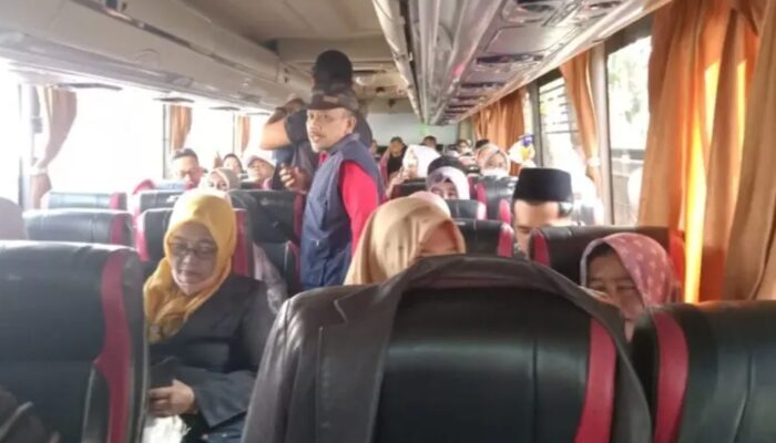 Mengabdi Puluhan Tahun Tapi Dianggap ‘Lulusan Baru’, Ratusan Guru Swasta Tulungagung Nglurug ke Jakarta Cari Keadilan!