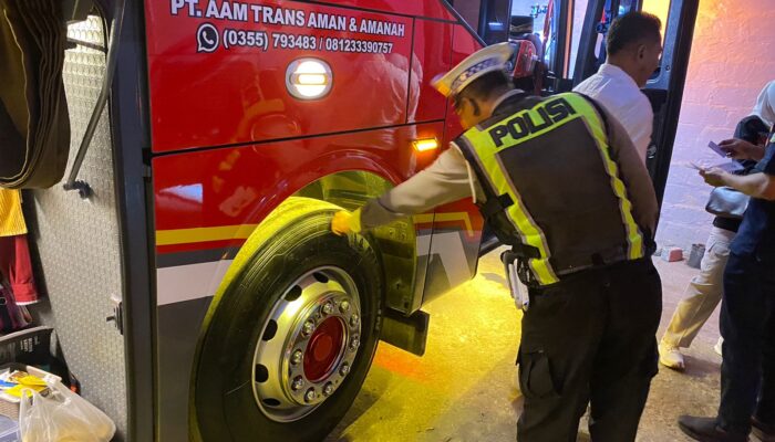 Kawal 448 Jemaah Haji Trenggalek Menuju Embarkasi, Polisi Ramp Check Ketat Belasan Bus Pariwisata