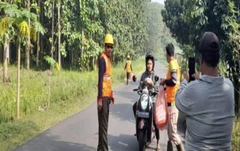 Wujud Syukur Pengelolaan Hutan Lestari, BKPH Lodoyo Timur Blitar Geruduk Rumah Warga untuk Berbagi