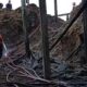 Amukan Si Jago Merah Lumat Pabrik Gilingan Gula di Sumbergempol Tulungagung, Petugas Berjibaku Bongkar Tumpukan Sepah Tebu