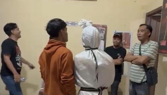 DEMI KONTEN DAN SENSASI! Tiga Pembuat Teror “Pocong Palsu” di Plosoklaten Kediri Akhirnya Diciduk Polisi