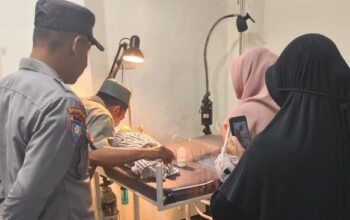 Geger! Pencari Rongsok di Tulungagung Temukan Bayi Laki-Laki Sehat di Dalam Kardus Warung Pecel