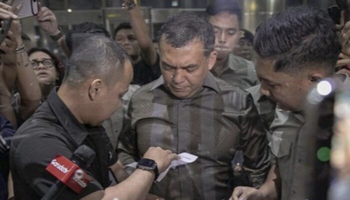 Sempat Dicari KPK, Wamen Imipas Silmy Karim Akhirnya Serahkan Diri Berkemeja Abu-abu