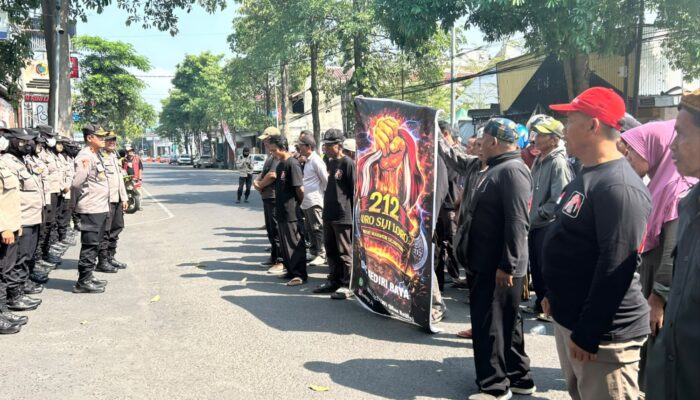 24 Tahun Cuma Dikasih ‘Dongeng’, Massa 212 Geruduk Kantor Bupati Tulungagung Tuntut Perbaikan Jalan!