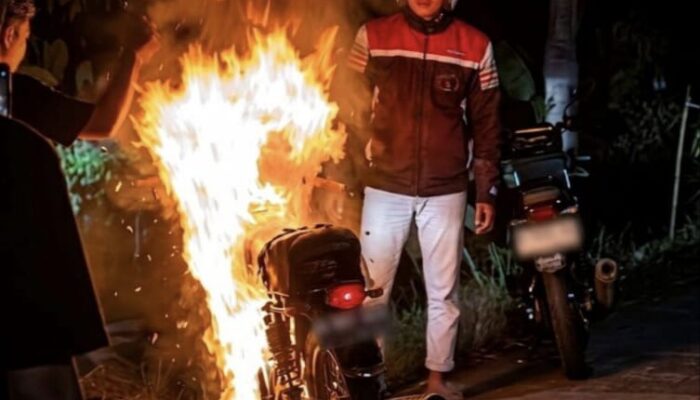 Niat Gasspoll ke Surofest CB Bantarangin, Motor Klasik Warga Tulungagung Malah Ludes Terbakar di Ponorogo