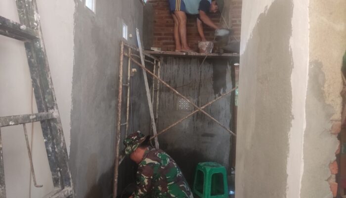 Babinsa Desa Batangsaren Dampingi Pengerjaan Rutilahu, Wujudkan Hunian Layak bagi Warga Kurang Mampu