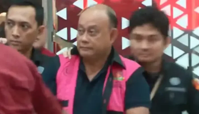 Skandal Dapur Makan Bergizi Gratis: Belum 24 Jam Dicopot Prabowo, Eks Kepala BGN Dadan Hindayana Resmi Berbaju Pink Kejagung