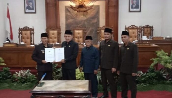 Dua Agenda Krusial Warnai Rapat Paripurna DPRD Tulungagung: Dari Laporan APBD 2025 hingga Usulan Pergantian Pimpinan
