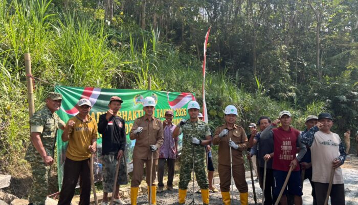 Pukul Gong, Dandim Tulungagung Resmi Buka Karya Bhakti TNI 2026, Percepat Pembangunan Jalan di Desa Wonorejo