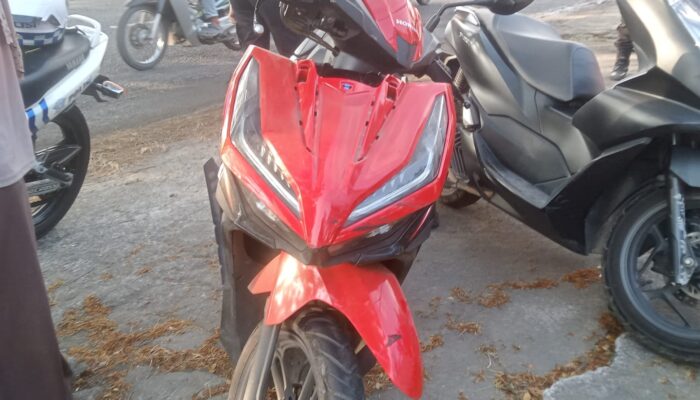 Diduga Kurang Konsentrasi, Pengendara Honda Vario Tabrak Pcx Di Boyolangu Tulungagung