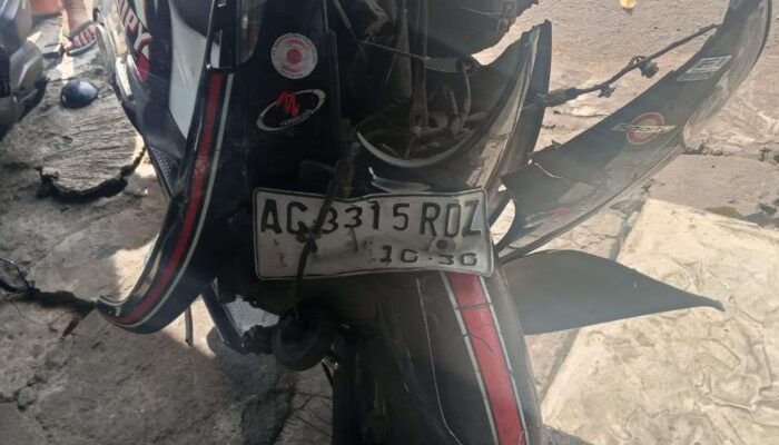 Dua Pengendara Motor Terluka dalam Kecelakaan di Jalan Masuk Kelurahan Karangwaru ,Tulungagung Polisi Selidiki Penyebab