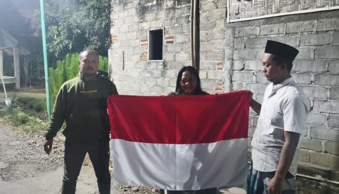 Menyisir Pinggiran Tulungagung: Ketika Bendera Lusuh Diganti Merah Putih Baru Jelang HUT ke-81 RI