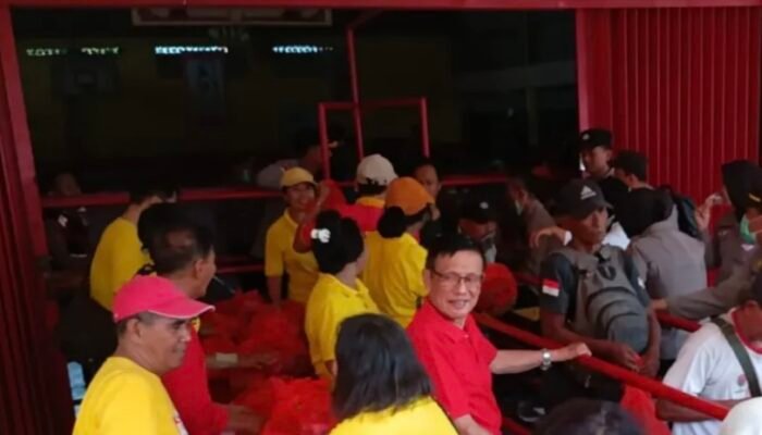 Ribuan Warga Rela Berdesakan Demi Sembako Klenteng Tjoe Tik Kiong, Cermin Nyata Potret Kemiskinan di Tulungagung